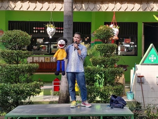 Wisata LiterAsyik Ke SDN Kelapa Dua Wetan 01